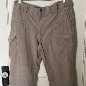 Men's 5.11 Tactical Pant Size. 38/30
